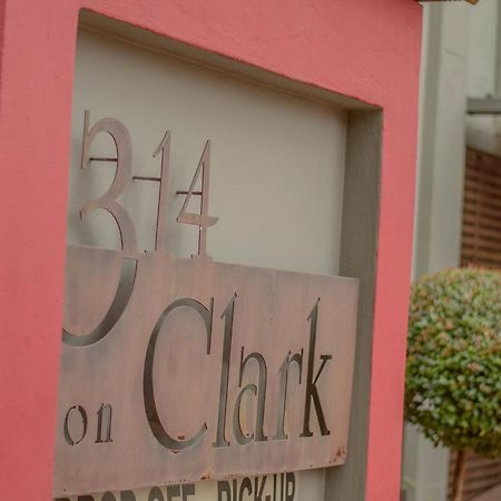 314 On Clark Guest House Pretoria-Noord Exterior foto